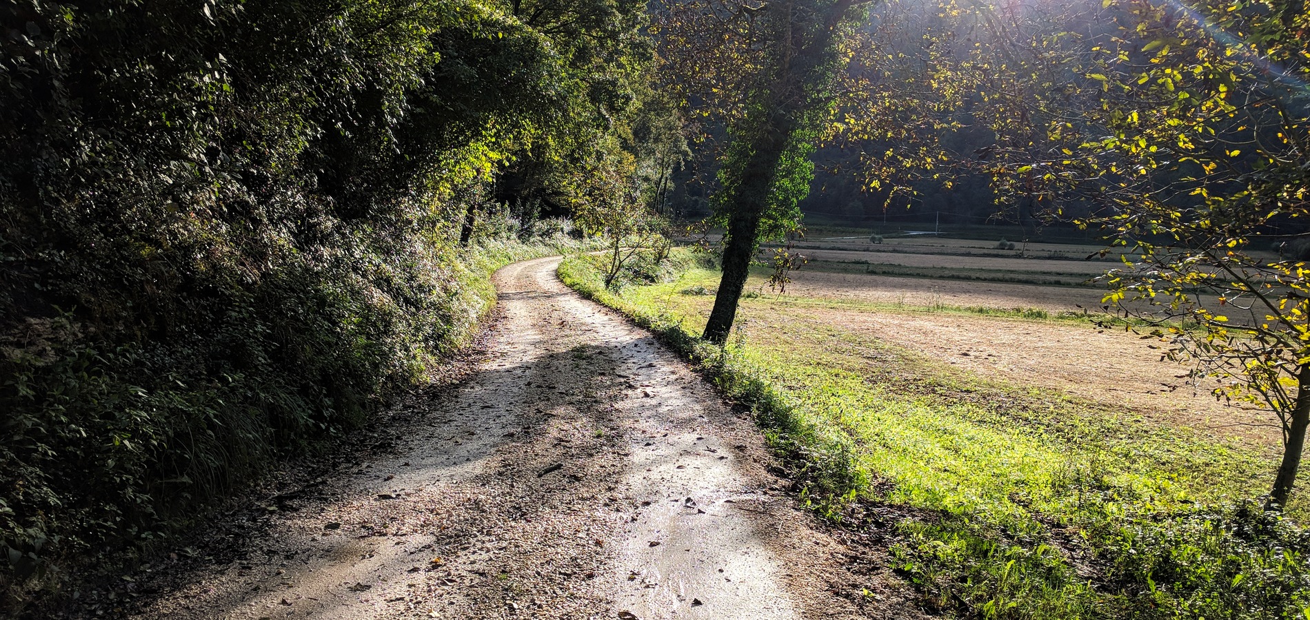 foto strada bianca attorno al Lago 2